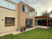 Casa en venta con piscina en Las Lagunas La Molina