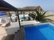 ¡CASA EN VENTA CON PISCINA EN PLAYA AZUL!