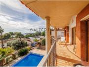 Casa en venta con piscina privada cerca de la playa,...