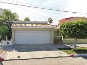 CASA EN VENTA CON PISCINA Y AMPLIO JARDIN EN LA SELVA...