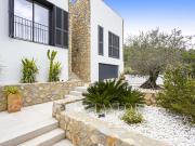 Casa en Venta con Piscina y Vistas a la Montaña