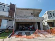 Casa en venta con rec?mara en planta baja en Punta...