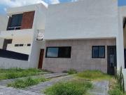 Casa en Venta con Recámara en PB, Grand Juriquilla