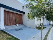 CASA EN VENTA CON RECÁMARA EN PB Y TERRAZA INTERIOR EN...