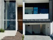 CASA EN VENTA CON RECAMARA EN PLANTA BAJA BOSQUE REAL...