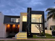 Casa en Venta con recámara en planta baja en La Vista