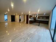 Casa en venta con recamara en planta baja en Lomas de...