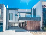 CASA EN VENTA CON RECÁMARA EN PLANTA BAJA EN LOMAS DE...