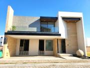 CASA EN VENTA CON RECÁMARA EN PLANTA BAJA EN PARQUE...