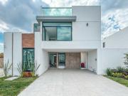 CASA EN VENTA CON RECÁMARA EN PLANTA BAJA EN PARQUE...