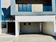 Casa en venta con recámara en planta baja Fracc. Bosque...