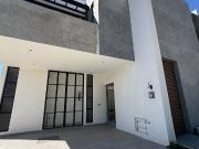 Casa en venta con recámara en planta baja, Lomas de...