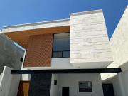 Casa en venta, con recámara en planta baja, Privanzas Acacia
