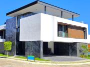 CASA EN VENTA CON RECAMARA EN PLANTA BAJA, UBICADA EN...