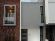 CASA EN VENTA CON RECÁMARA EN PLANTA BAJA Y ROOF GARDEN...