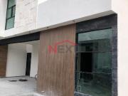 CASA EN VENTA CON RECAMARA PRINCIPAL EN PLANTA BAJA EN...