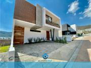 CASA EN VENTA CON RECAMARA Y BAÑO COMPLETO EN PLANTA BAJA