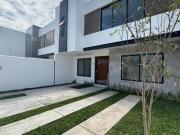 Casa en venta con recámaras en planta baja en Lomas del...