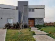 Casa en venta con renta al Golf con Pileta. Barrio...