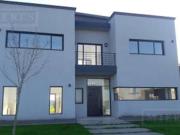 Casa en venta con renta sobre lote interno, El Canton...