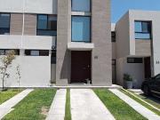 CASA EN VENTA CON ROOF GARDEN EN ALTOS JURIQUILLA QUERETARO