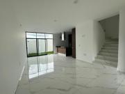 CASA EN VENTA CON ROOF GARDEN EN FRACC. ADAMAR AL SUR DE...