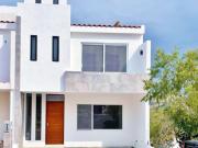 CASA EN VENTA CON ROOF GARDEN EN PEDREGAL DE...