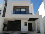 CASA EN VENTA CON ROOF GARDEN NUEVO REFUGIO EL MARQUES...