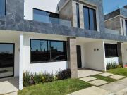 CASA EN VENTA CON ROOG GARDEN Y ALBERCA EN YECAPIXTLA