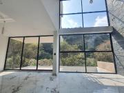 CASA EN VENTA CON SEGURIDAD EN BOSQUE ESMERALDA,...