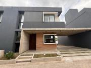 casa en venta con seguridad metros de recta martinolli...