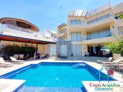 Casa en venta con terraza, alberca,palapa y vista al mar