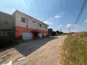 CASA EN VENTA CON TERRAZA, LOCALES, AREA VERDE Y...