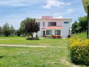 Casa en venta con terreno amplio y otra propiedad en...