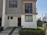 Casa en Venta con terreno excedente en Privada San Luis...