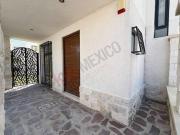 Casa en Venta con terreno excedente en un residencial...