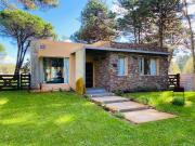 CASA EN VENTA CON TRES DORMITORIOS EN COSTA DEL ESTE CON...