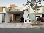 Casa en venta con tres habitaciones y con recámara en...