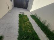 Casa en venta con tres habitaciones y terraza en...