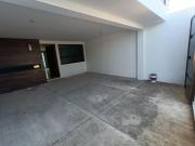 Casa en venta con tres recamaras, jardin y terraza en...