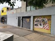 casa en venta con uso de suelo mixto, sobre Av....