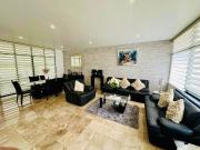 Casa en Venta – con Vigilancia 24hrs en Privada tres...