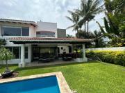 Casa en venta con vigilancia. Fracc. kloster Sumiya