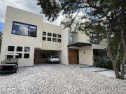 Casa en venta con vista al campo de golf, hoyo 7, en el...