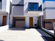 CASA EN VENTA CON VISTA AL MAR – ZONA COSTA, TIJUANA