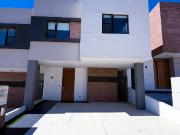 CASA EN VENTA CON VISTA AL MAR – ZONA COSTA, TIJUANA