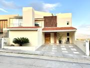 CASA EN VENTA CON VISTA FRACC. PORTA FONTANA