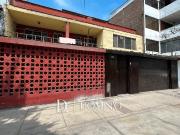 Casa en venta con zonificación comercial en Santa Anita...