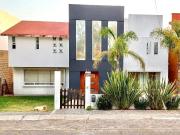 Casa en Venta, Condado de Sayavedra estilo contemporáneo...