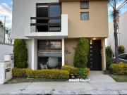 CASA EN VENTA CONDOMINIO CON ALBERCA, JURIQUILLA QUERETARO